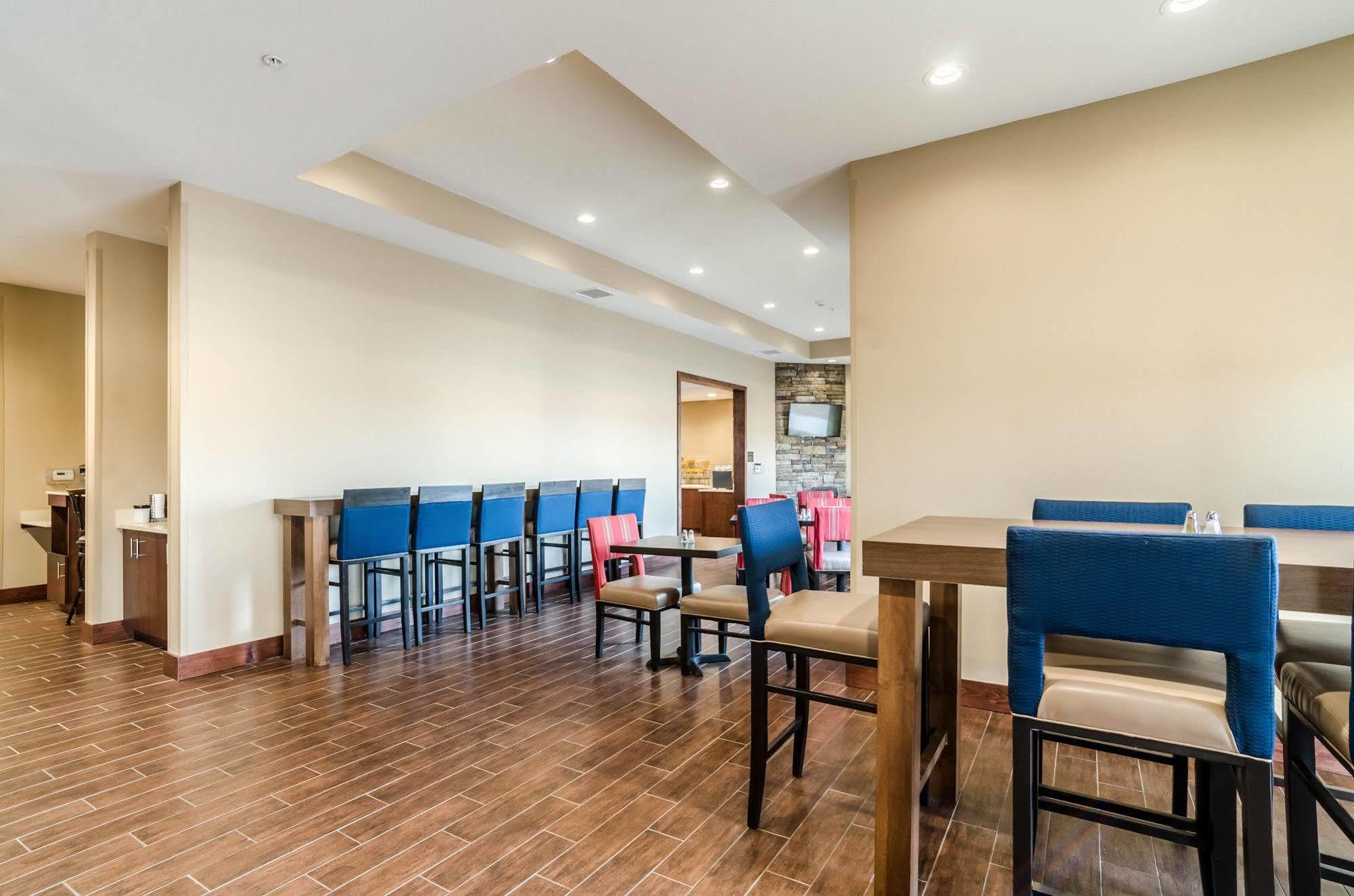 Comfort Inn & Suites Augusta Extérieur photo