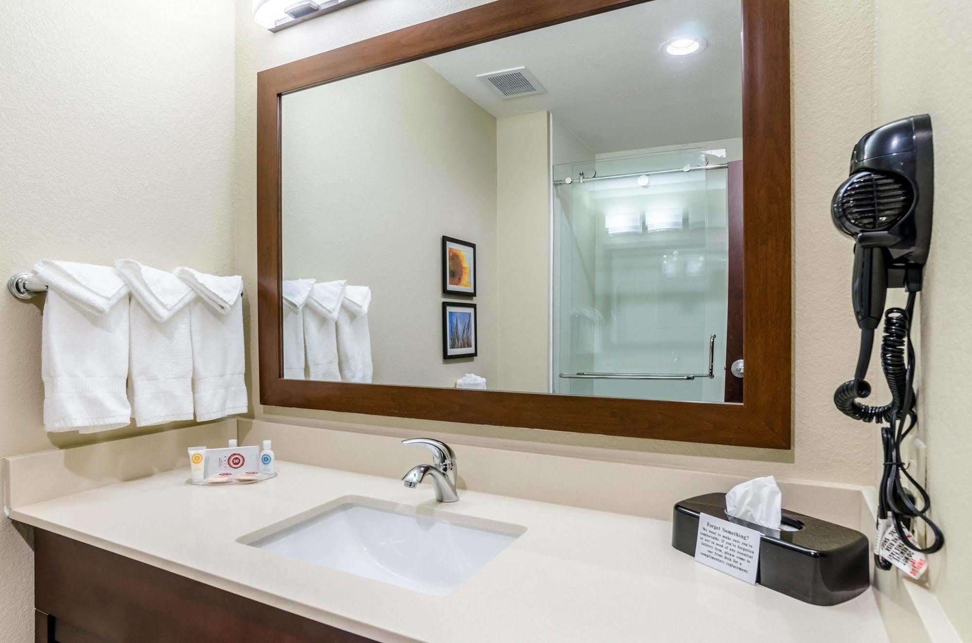 Comfort Inn & Suites Augusta Extérieur photo